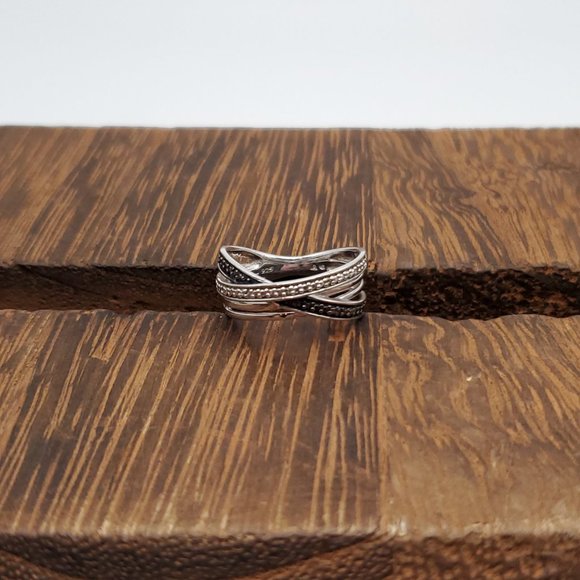 Size 7 925 Sterling Silver Two Tone Light And Dark Diamond Chips Ring - Picture 2 of 8